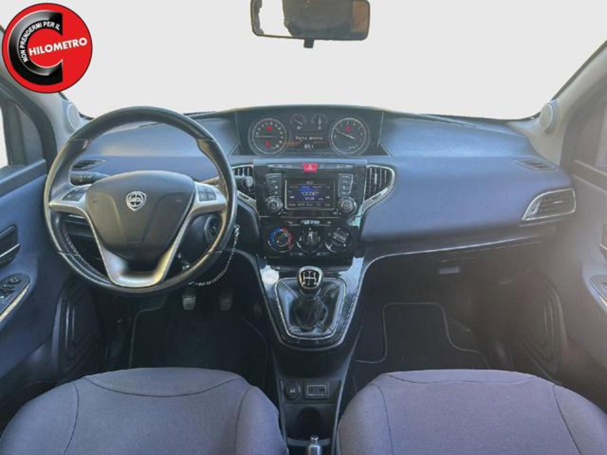 Lancia Ypsilon 1.2 69 CV 5 porte Gold (10)