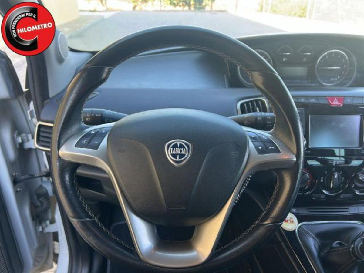 Lancia Ypsilon 1.2 69 CV 5 porte Gold (9)