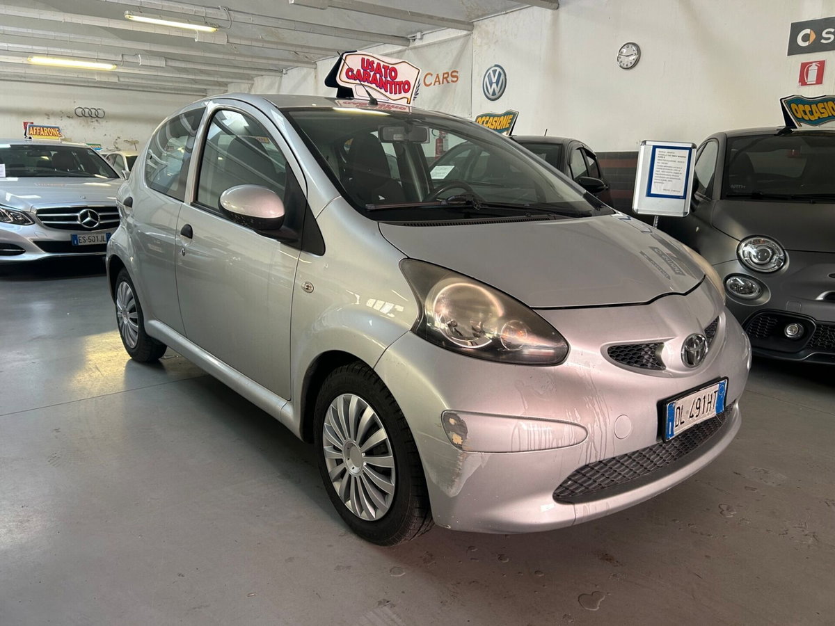 Toyota Aygo 1.0 12V VVT-i 5 porte Sol (2)