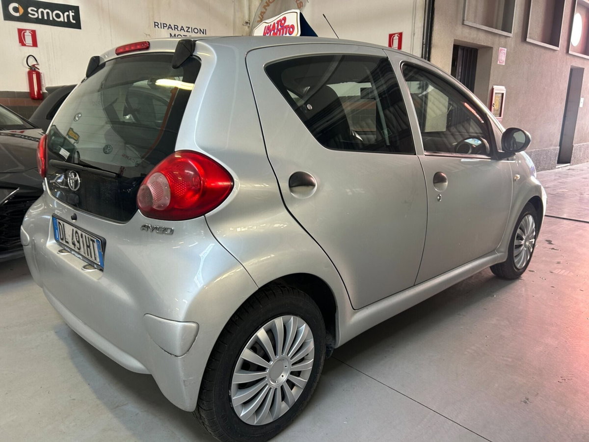 Toyota Aygo 1.0 12V VVT-i 5 porte Sol (3)