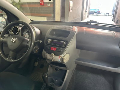 Toyota Aygo 1.0 12V VVT-i 5 porte Sol (7)