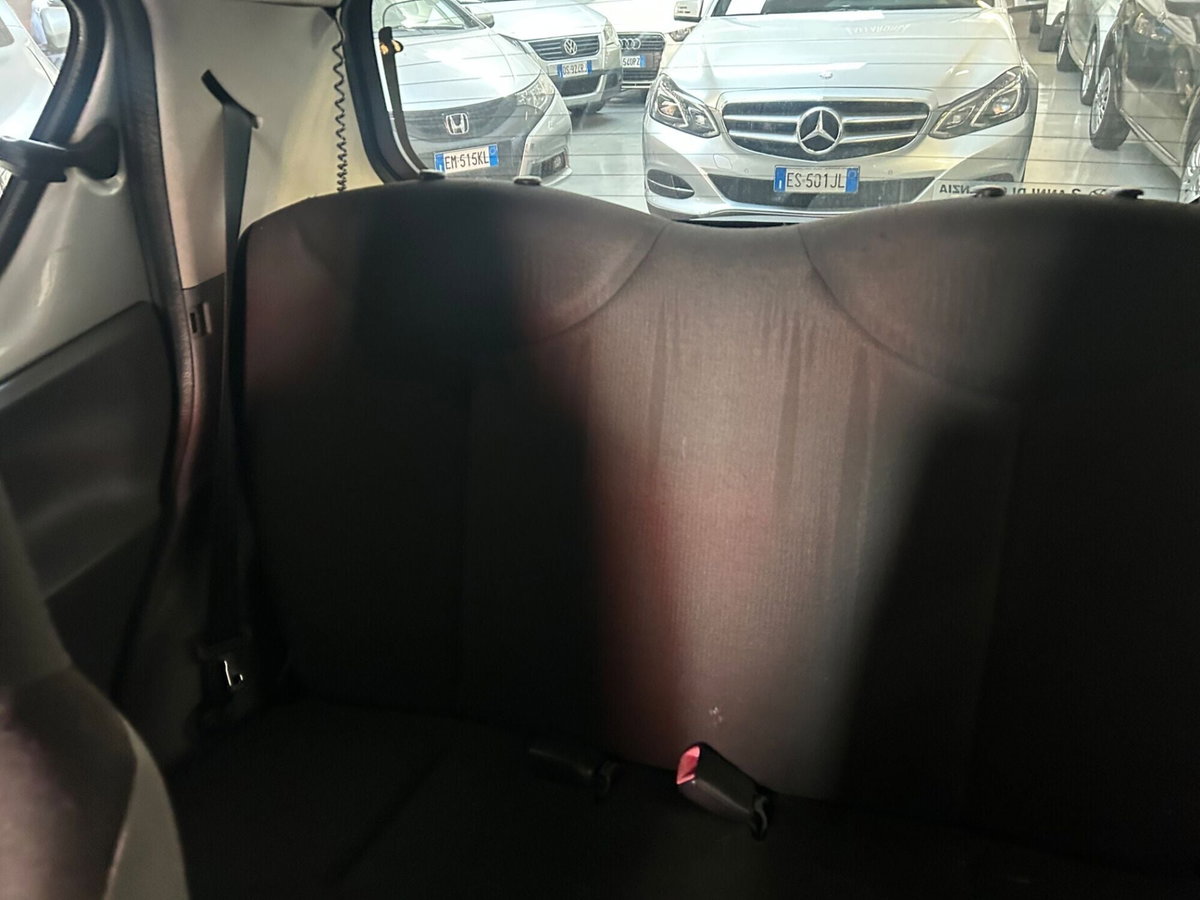 Toyota Aygo 1.0 12V VVT-i 5 porte Sol (8)