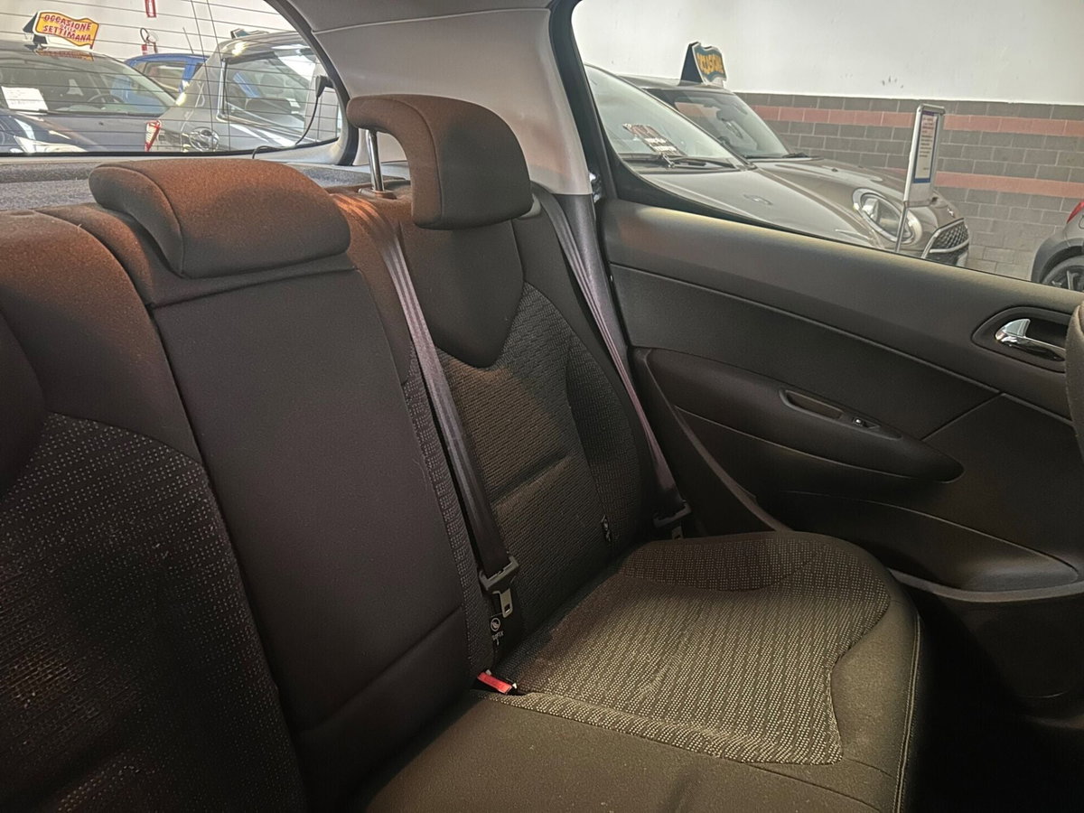 Peugeot 308 1.6 THP 156CV 5p. Allure (9)