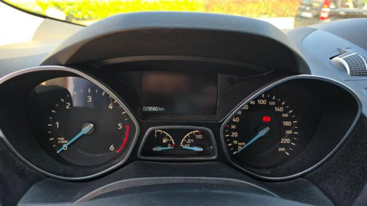 Ford Kuga 1.5 TDCI 120 CV S&S 2WD Powershift Edition (11)