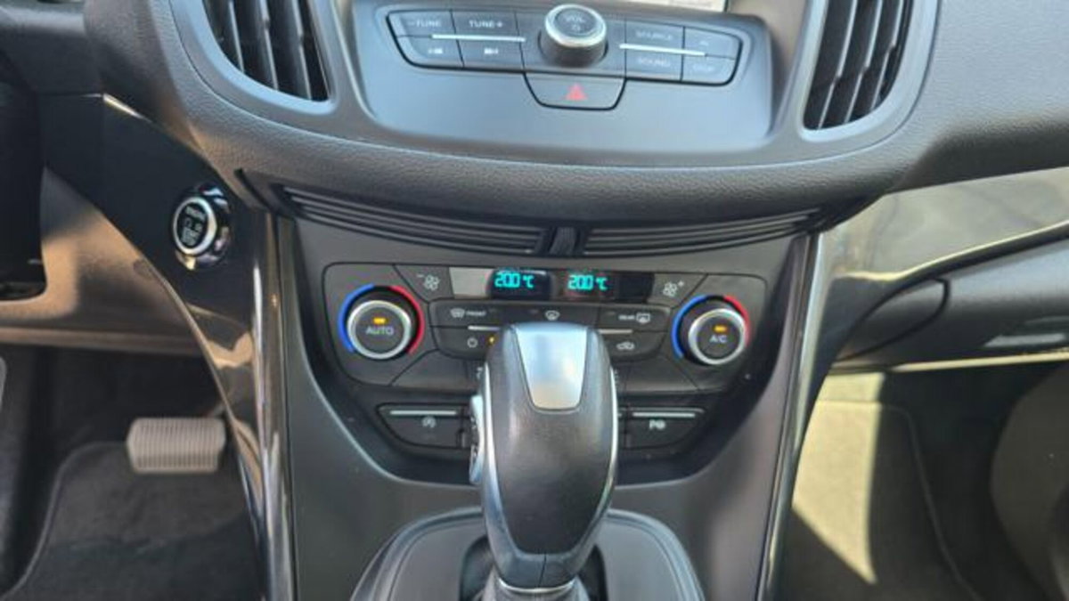 Ford Kuga 1.5 TDCI 120 CV S&S 2WD Powershift Edition (13)