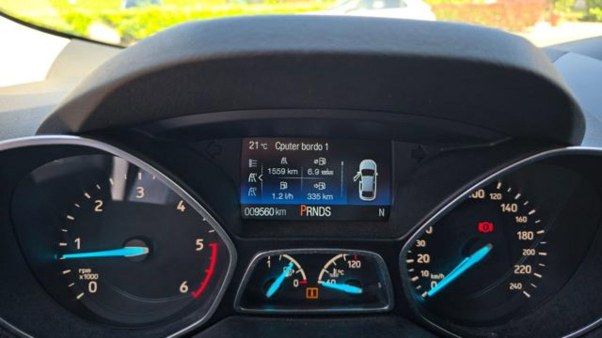 Ford Kuga 1.5 TDCI 120 CV S&S 2WD Powershift Edition (15)
