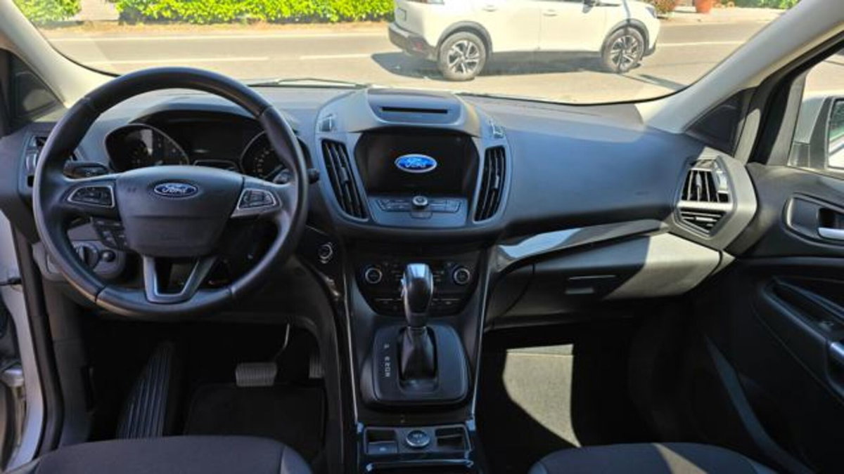Ford Kuga 1.5 TDCI 120 CV S&S 2WD Powershift Edition (9)