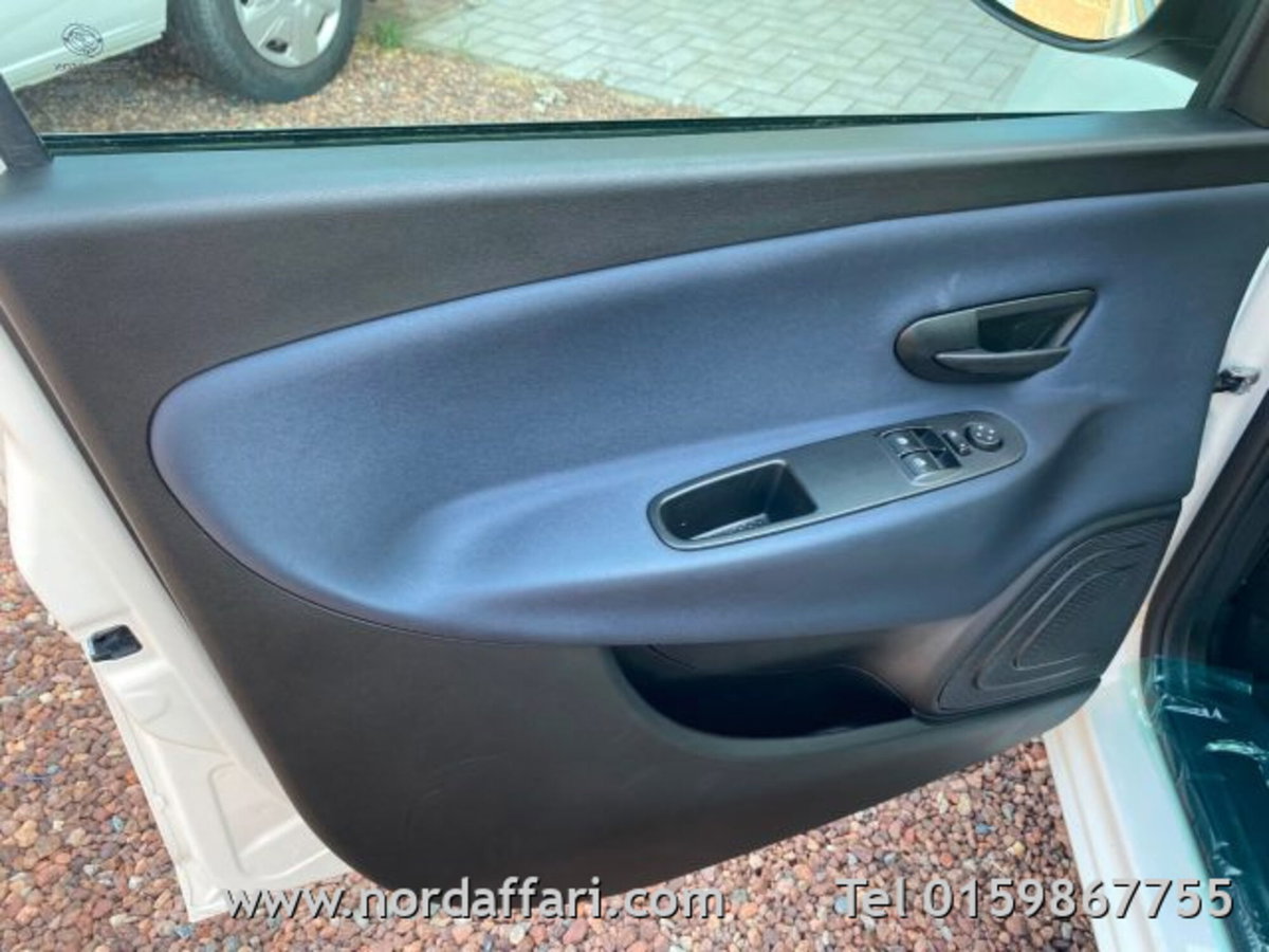 Lancia Ypsilon 1.0 FireFly 5 porte S&S Hybrid Gold Plus (18)