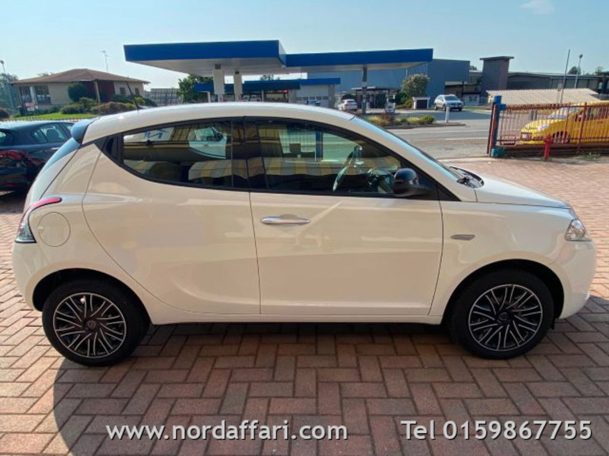 Lancia Ypsilon 1.0 FireFly 5 porte S&S Hybrid Gold Plus (3)