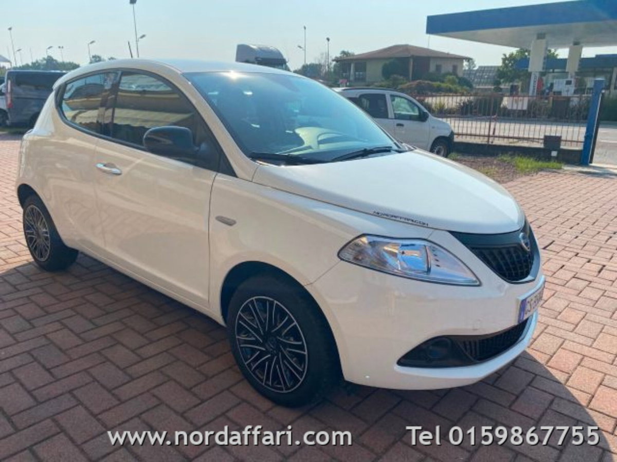 Lancia Ypsilon 1.0 FireFly 5 porte S&S Hybrid Gold Plus (4)