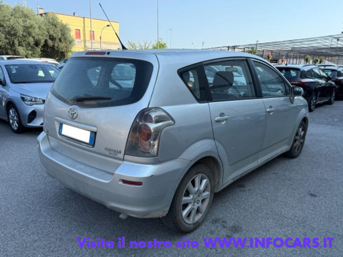 Toyota Corolla Verso 2.0 16V D-4D (4)