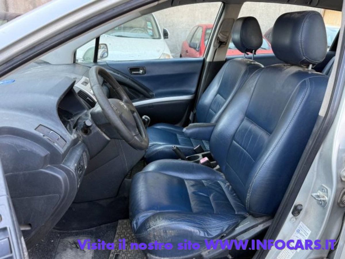 Toyota Corolla Verso 2.0 16V D-4D (5)