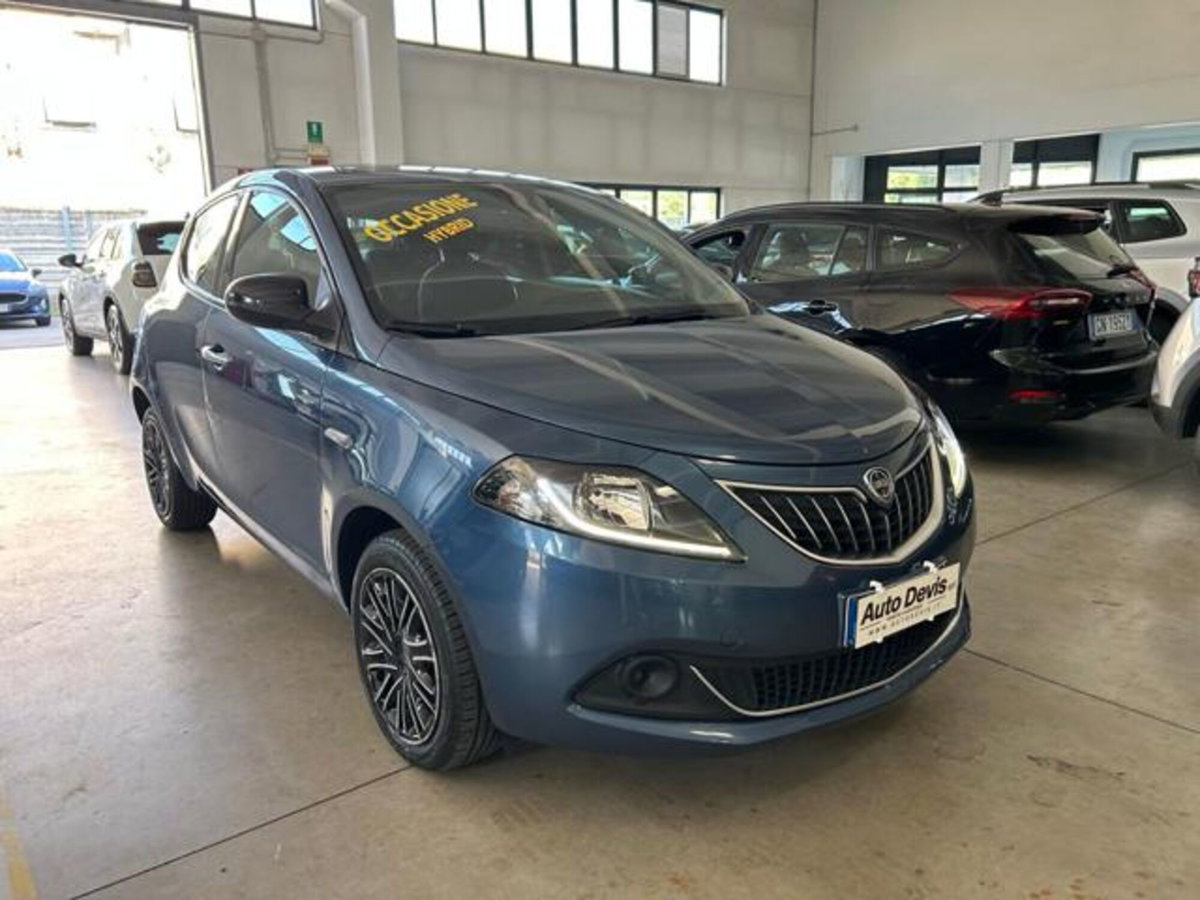 Lancia Ypsilon 1.0 FireFly 5 porte S&S Hybrid Gold Plus (2)