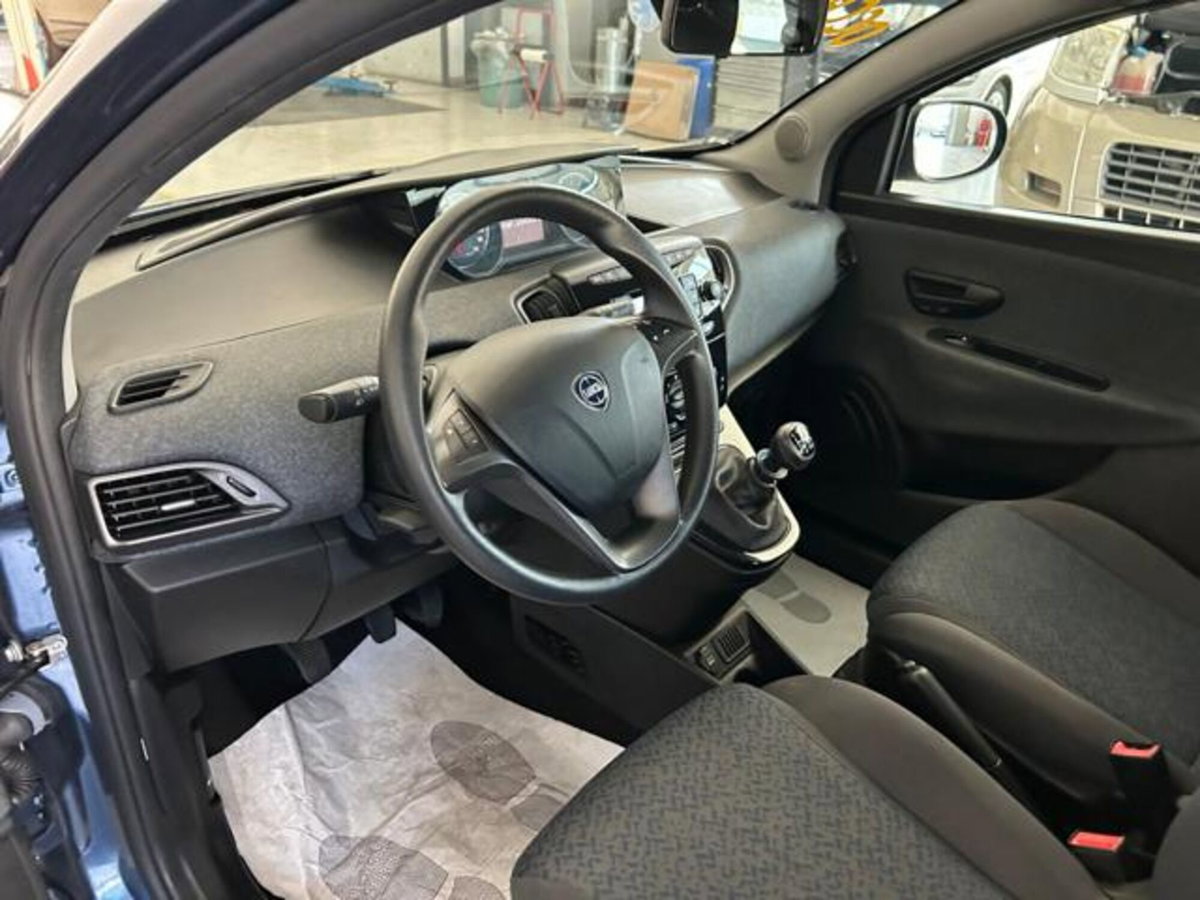 Lancia Ypsilon 1.0 FireFly 5 porte S&S Hybrid Gold Plus (6)