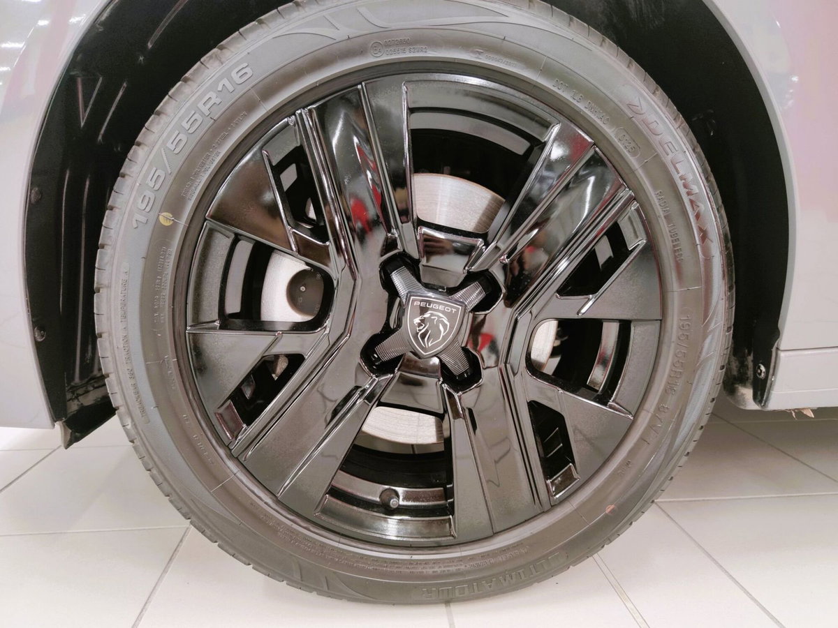 Peugeot 208 PureTech 100 Stop&Start 5 porte Allure (10)