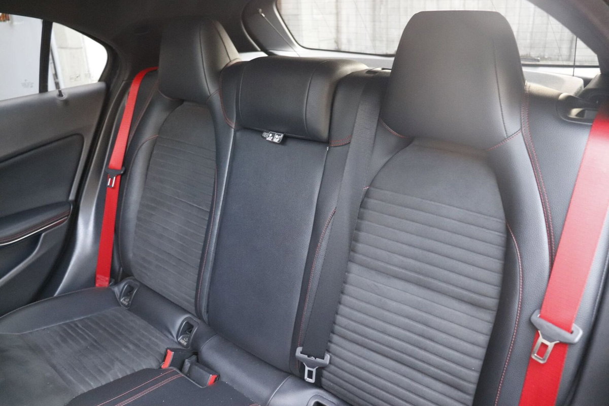 Mercedes-Benz Classe A 45 AMG 4Matic Automatic (6)