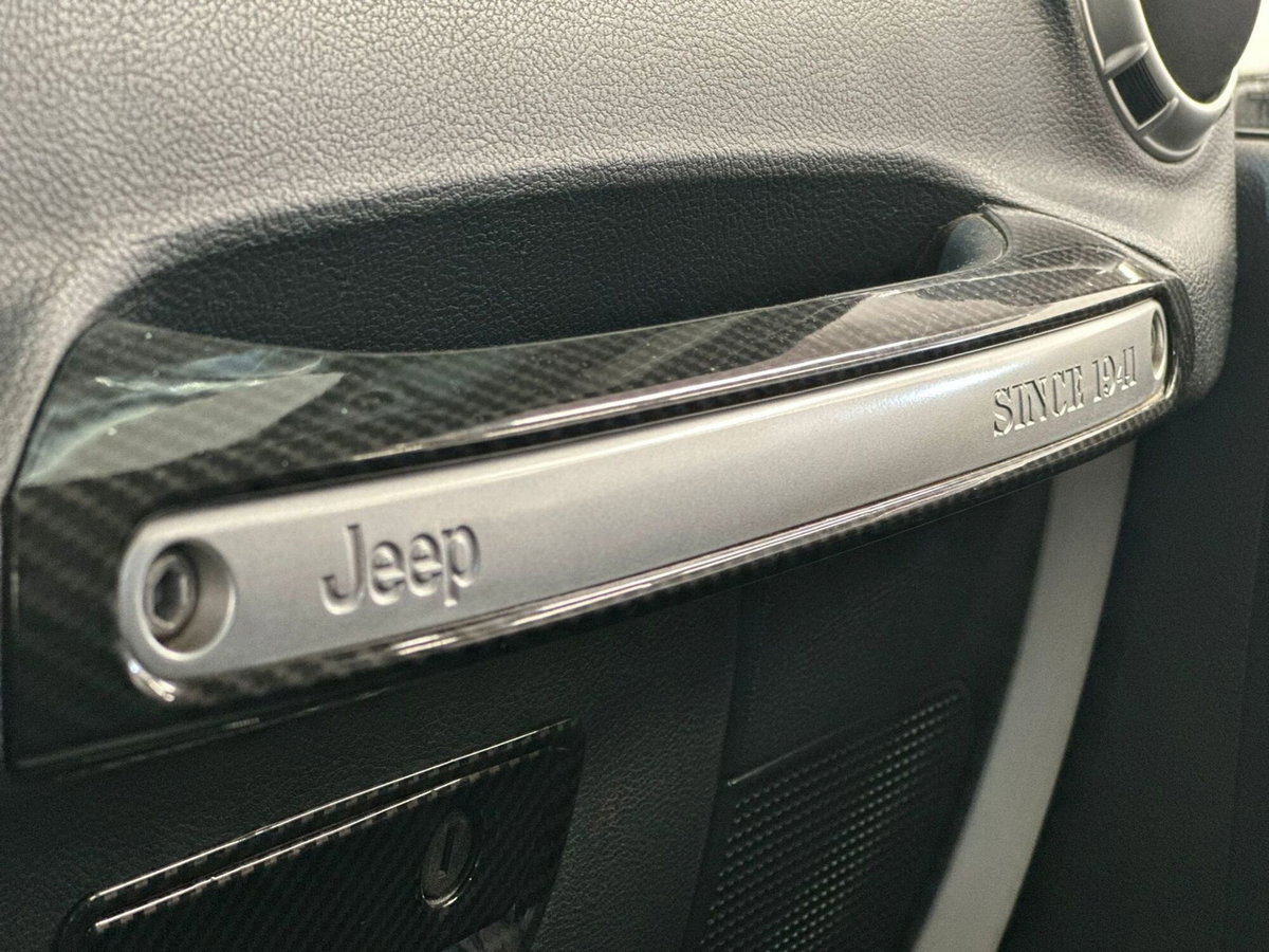 Jeep Wrangler Unlimited 2.8 CRD DPF Sahara Auto (14)