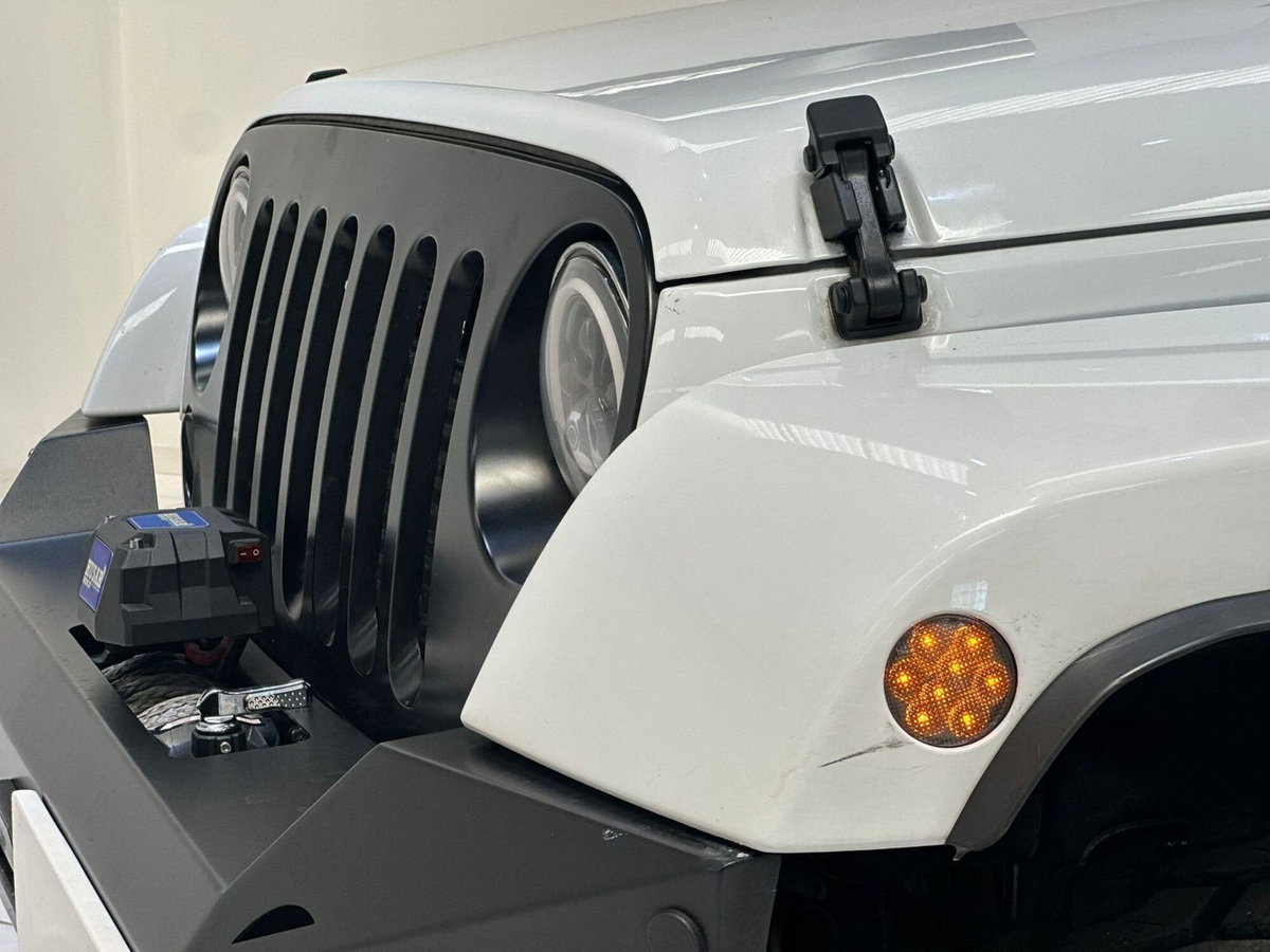 Jeep Wrangler Unlimited 2.8 CRD DPF Sahara Auto (19)