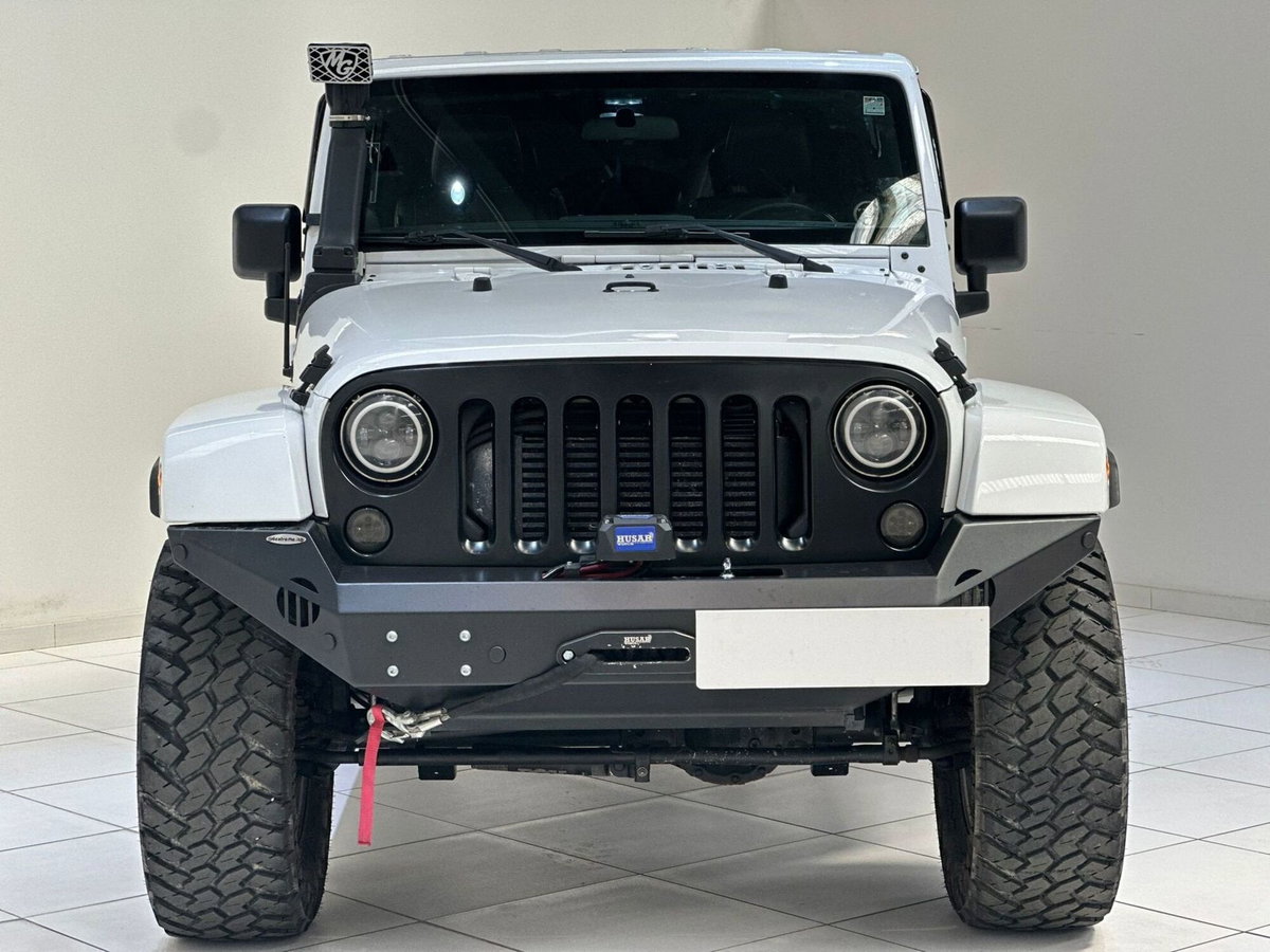 Jeep Wrangler Unlimited 2.8 CRD DPF Sahara Auto (2)