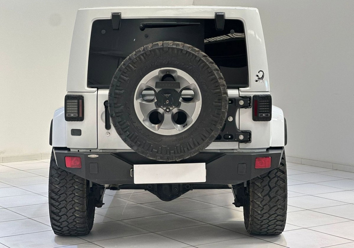 Jeep Wrangler Unlimited 2.8 CRD DPF Sahara Auto (3)