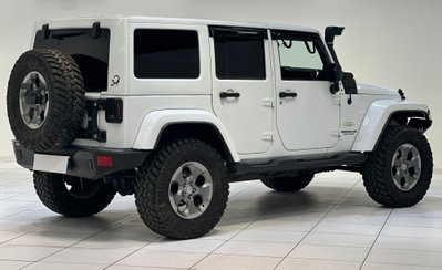 Jeep Wrangler Unlimited 2.8 CRD DPF Sahara Auto (4)