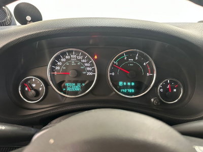 Jeep Wrangler Unlimited 2.8 CRD DPF Sahara Auto (7)