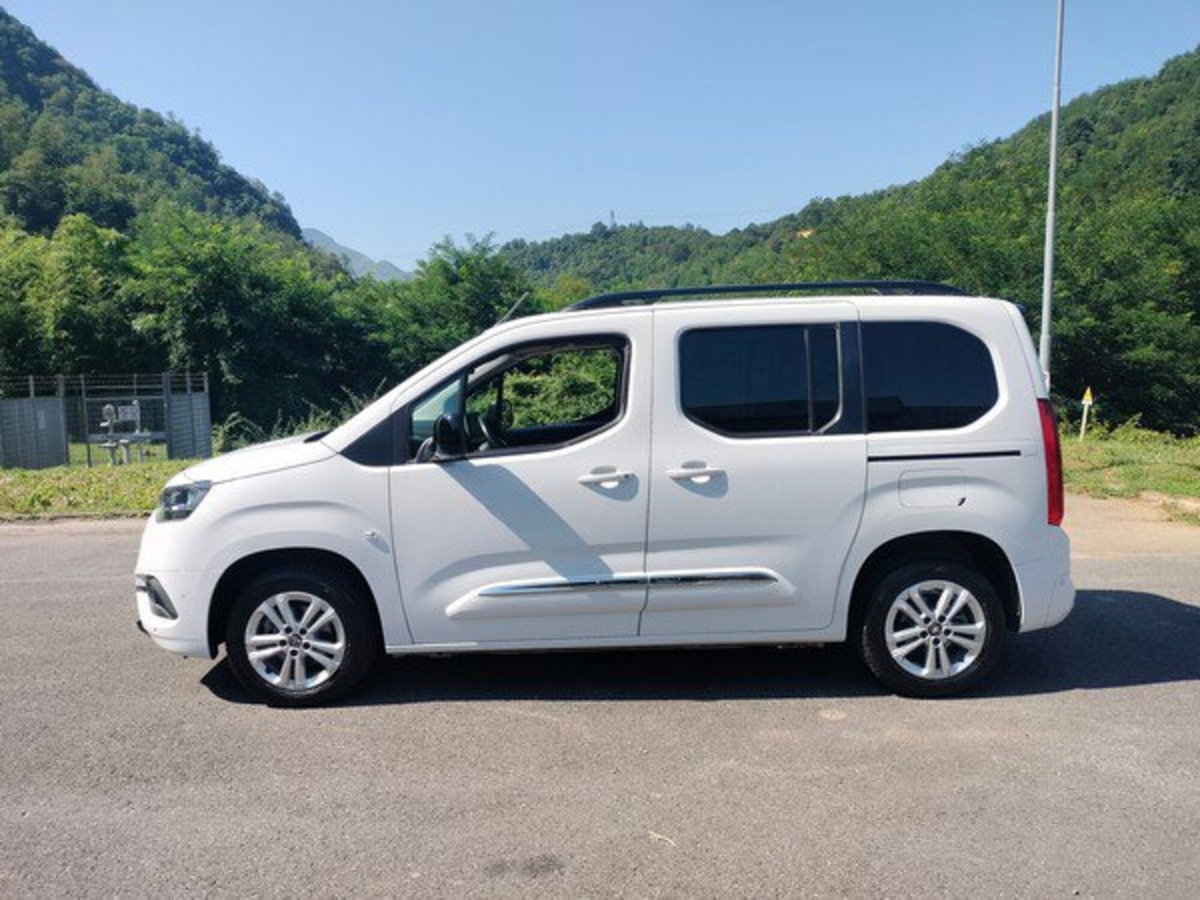 Toyota Proace City Verso City Verso 1.5D 100cv S&S mt6 L1 D Executive (5)