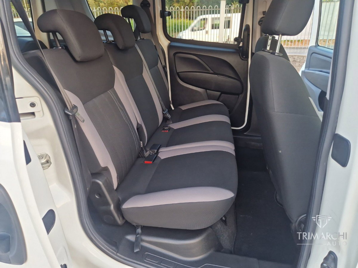 Fiat Doblò 1.6 MJT 16V 105CV Lounge (16)