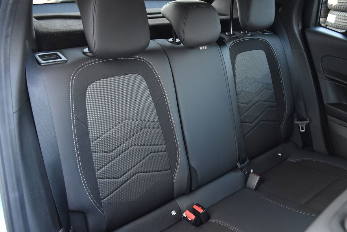 Jeep Avenger full-electric Summit fwd 156cv auto (19)