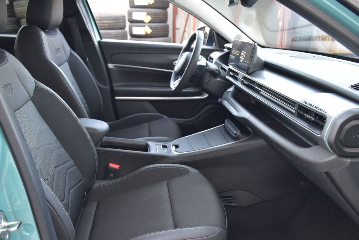 Jeep Avenger full-electric Summit fwd 156cv auto (20)