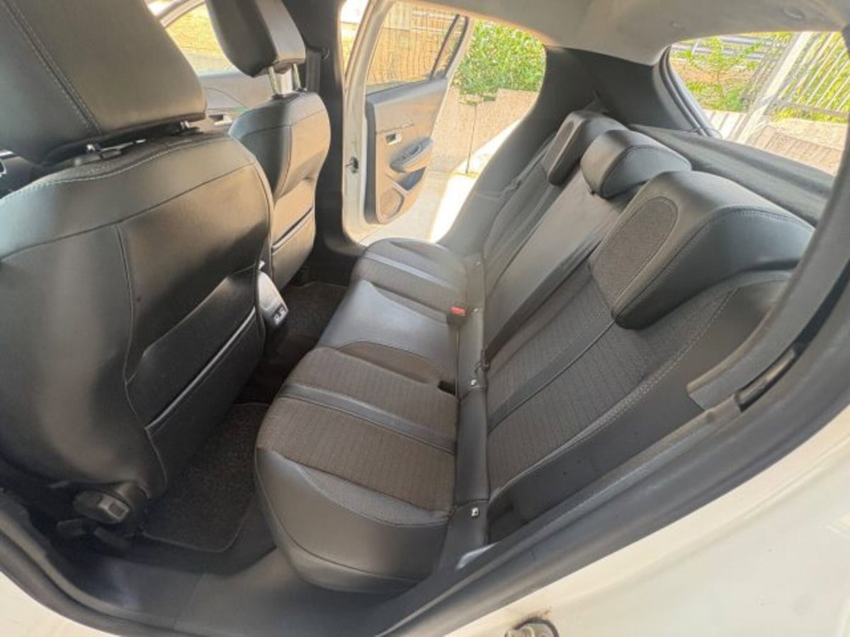 Peugeot 208 1.2 puretech Active s&s 100cv (11)