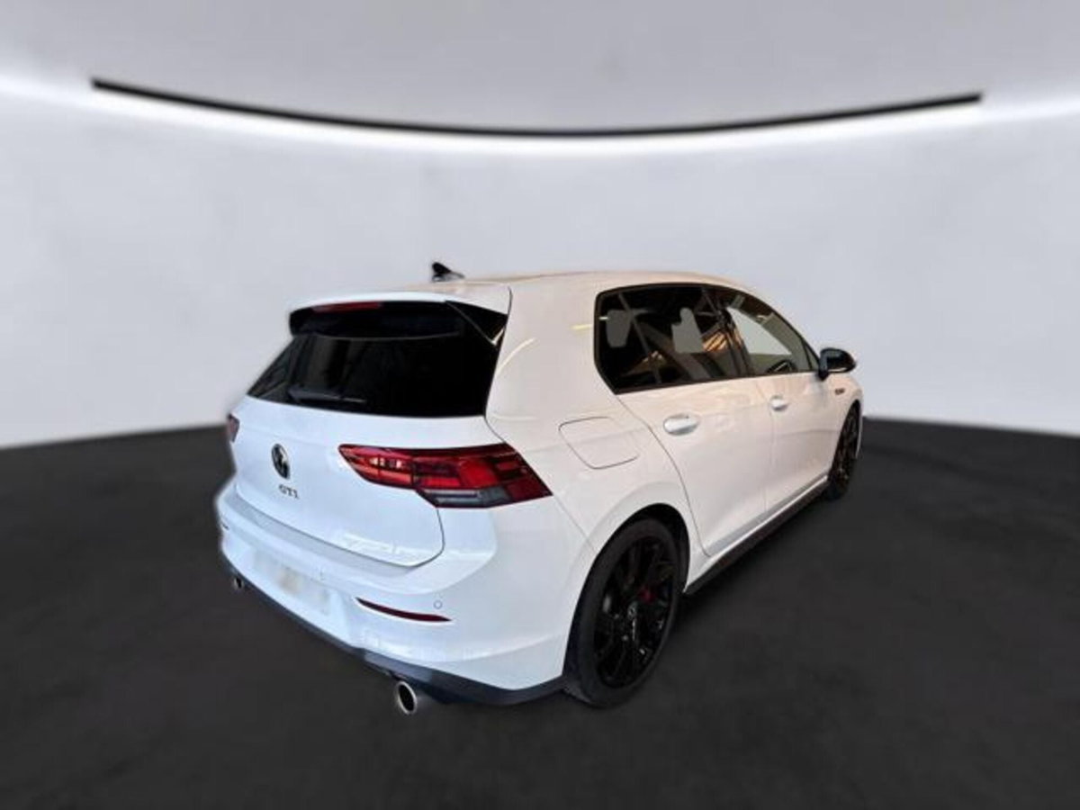 Volkswagen Golf 2.0 tsi GTI MT Ultimate 245cv (2)