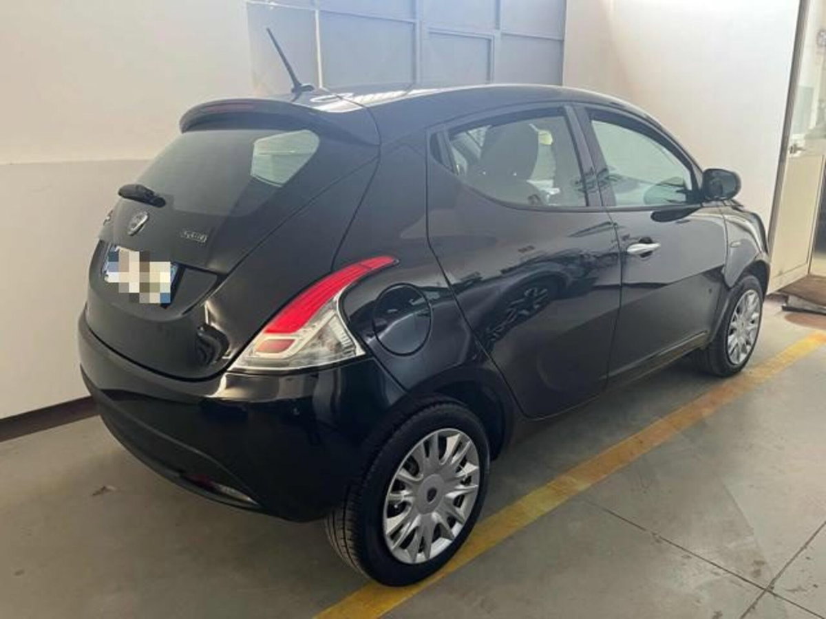 Lancia Ypsilon 1.0 FireFly 5 porte S&S Hybrid Ecochic A. Ferretti (2)