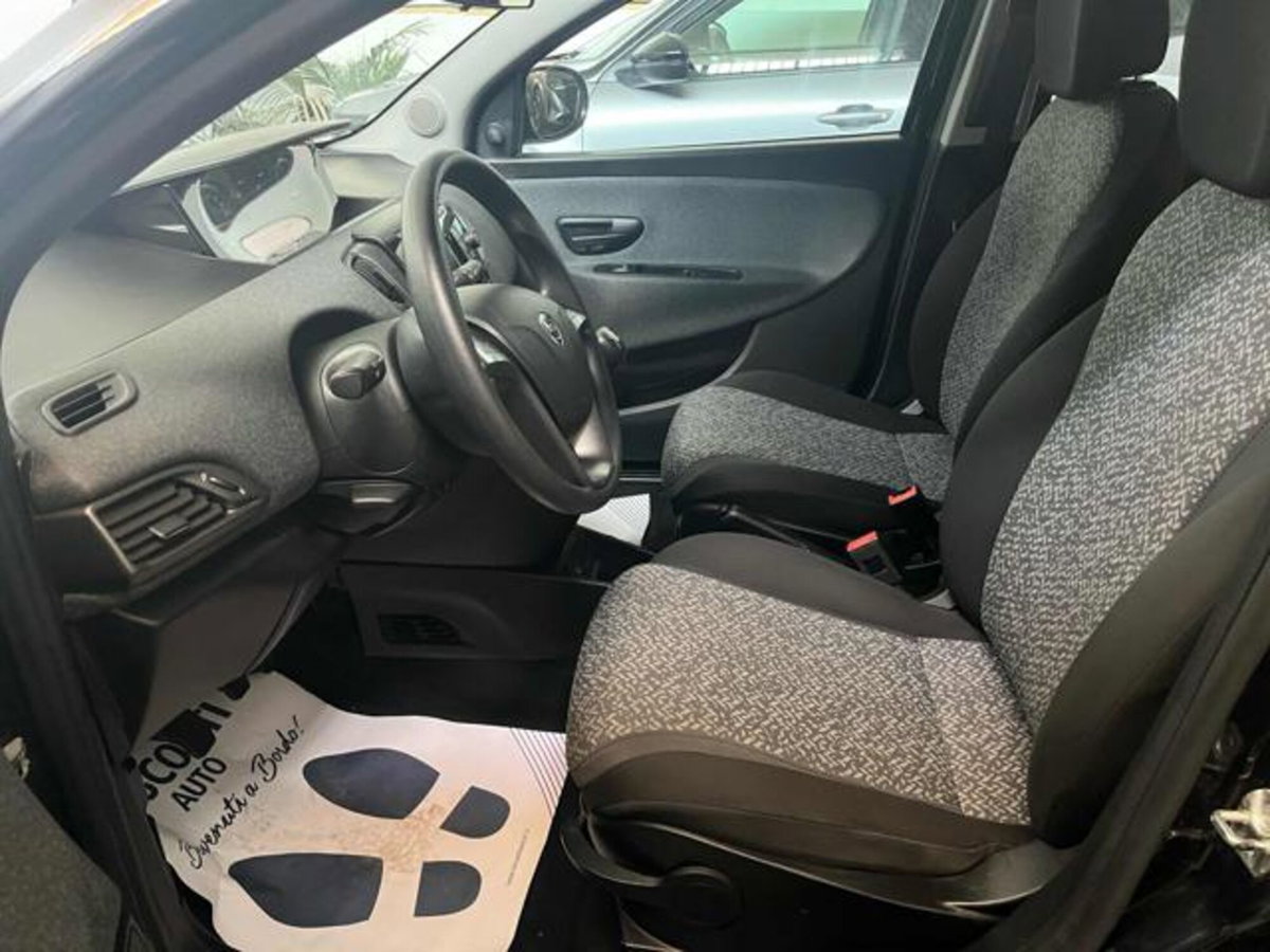 Lancia Ypsilon 1.0 FireFly 5 porte S&S Hybrid Ecochic A. Ferretti (4)