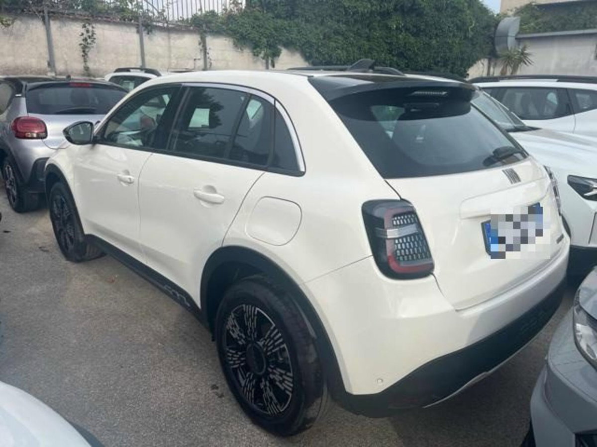 Fiat 600 1.2 hybrid 145cv auto (2)