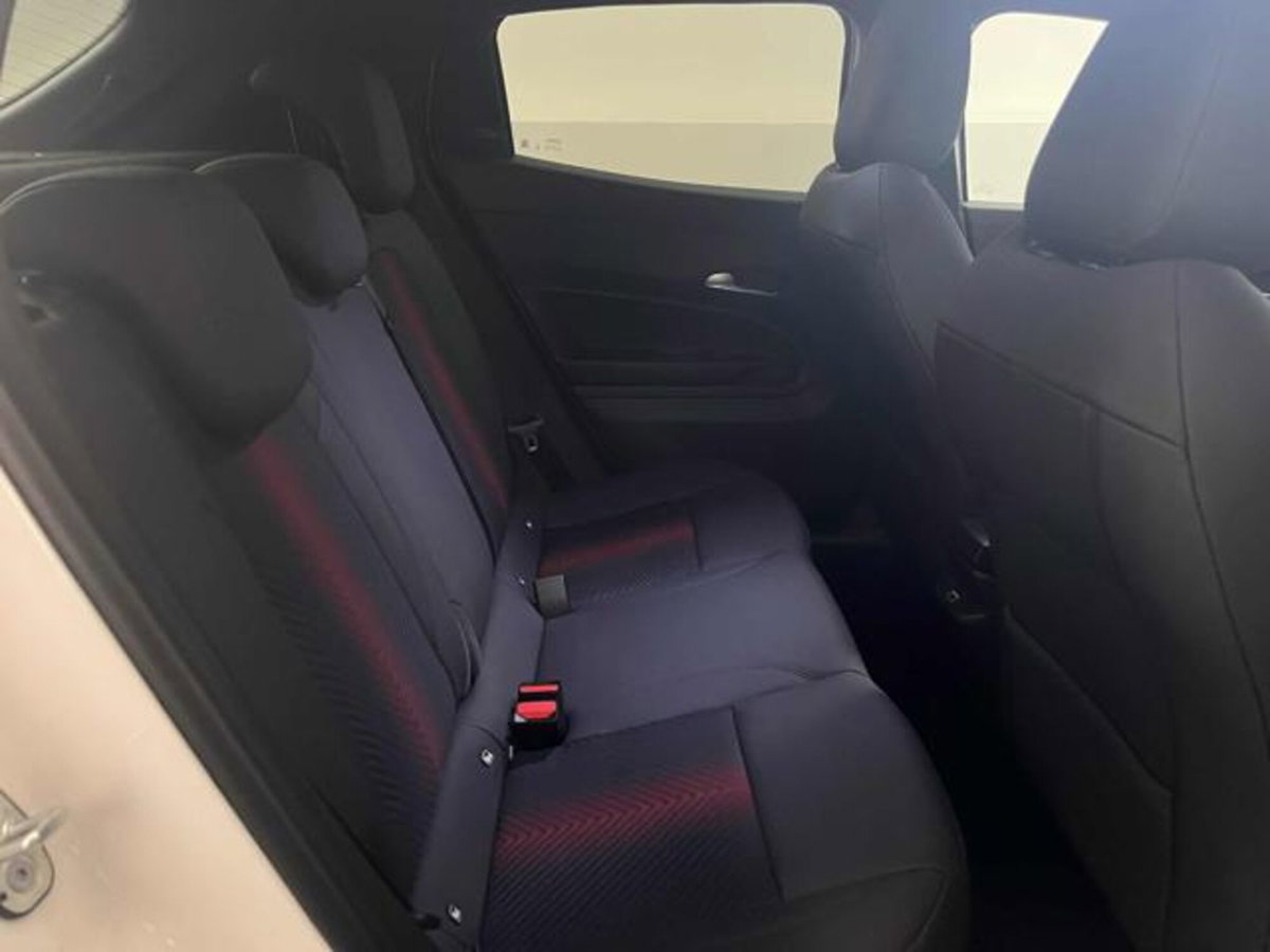 Alfa Romeo Junior 1.2 ibrida Speciale 145cv edct6 (10)