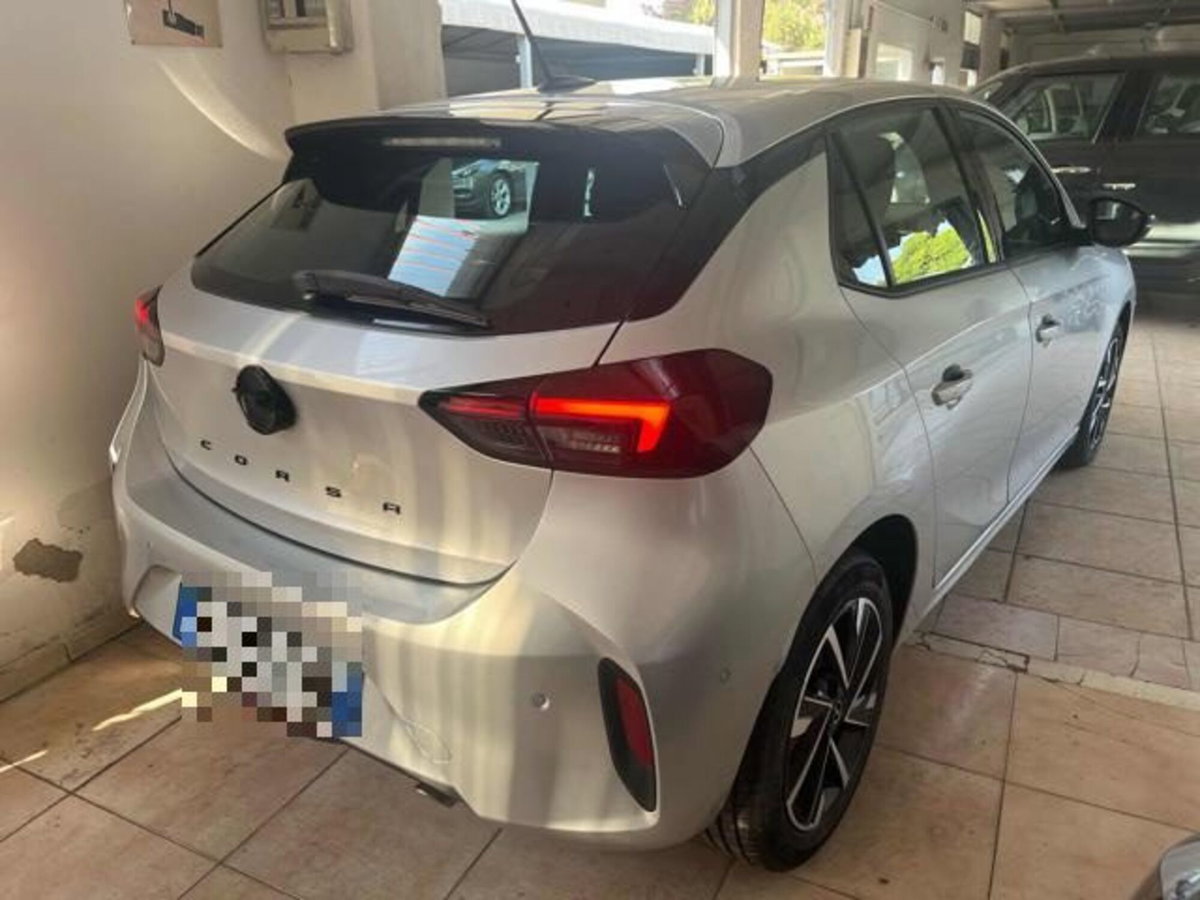 Opel Corsa 1.2 100 CV GS Line (2)