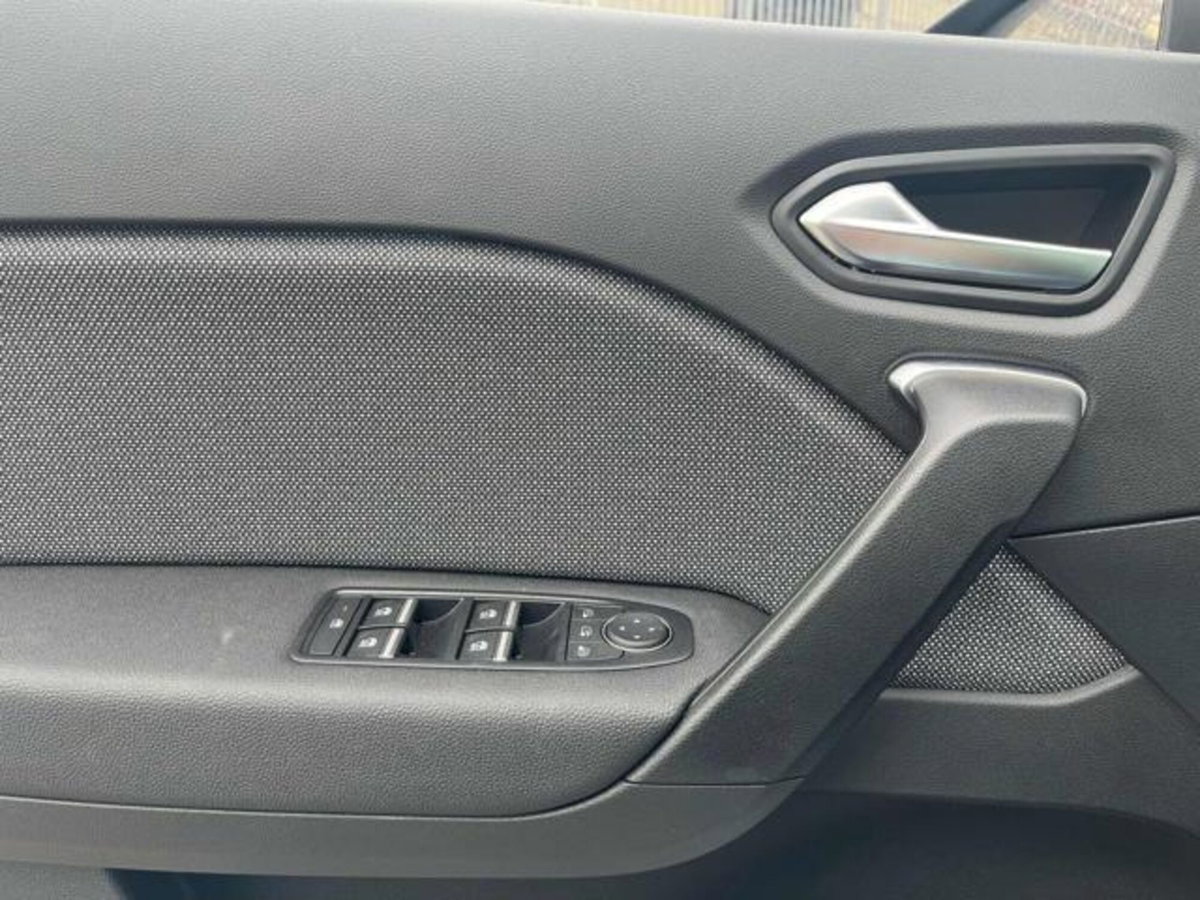 Renault Captur 1.2 eco-g Techno 120cv (6)