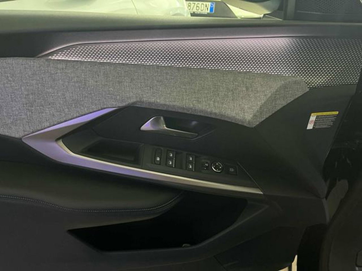 Peugeot 3008 1.2 hybrid GT Exclusive 145cv e-dcs6 (7)