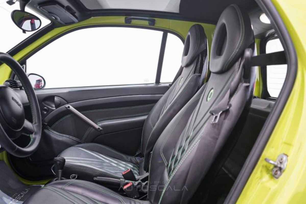smart Fortwo 1000 45 kW MHD coupé pure (11)
