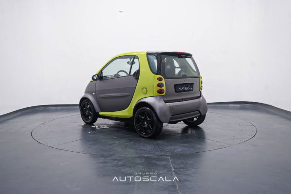 smart Fortwo 1000 45 kW MHD coupé pure (4)