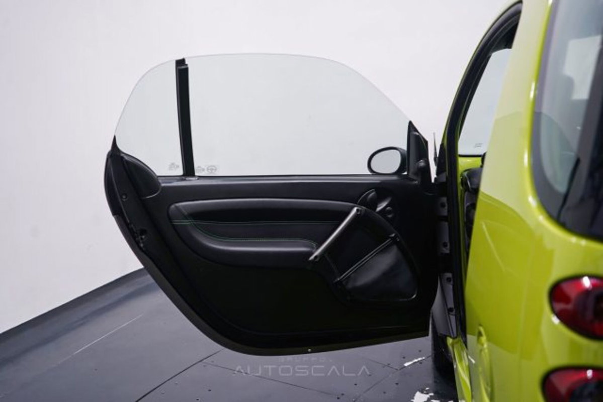 smart Fortwo 1000 45 kW MHD coupé pure (9)