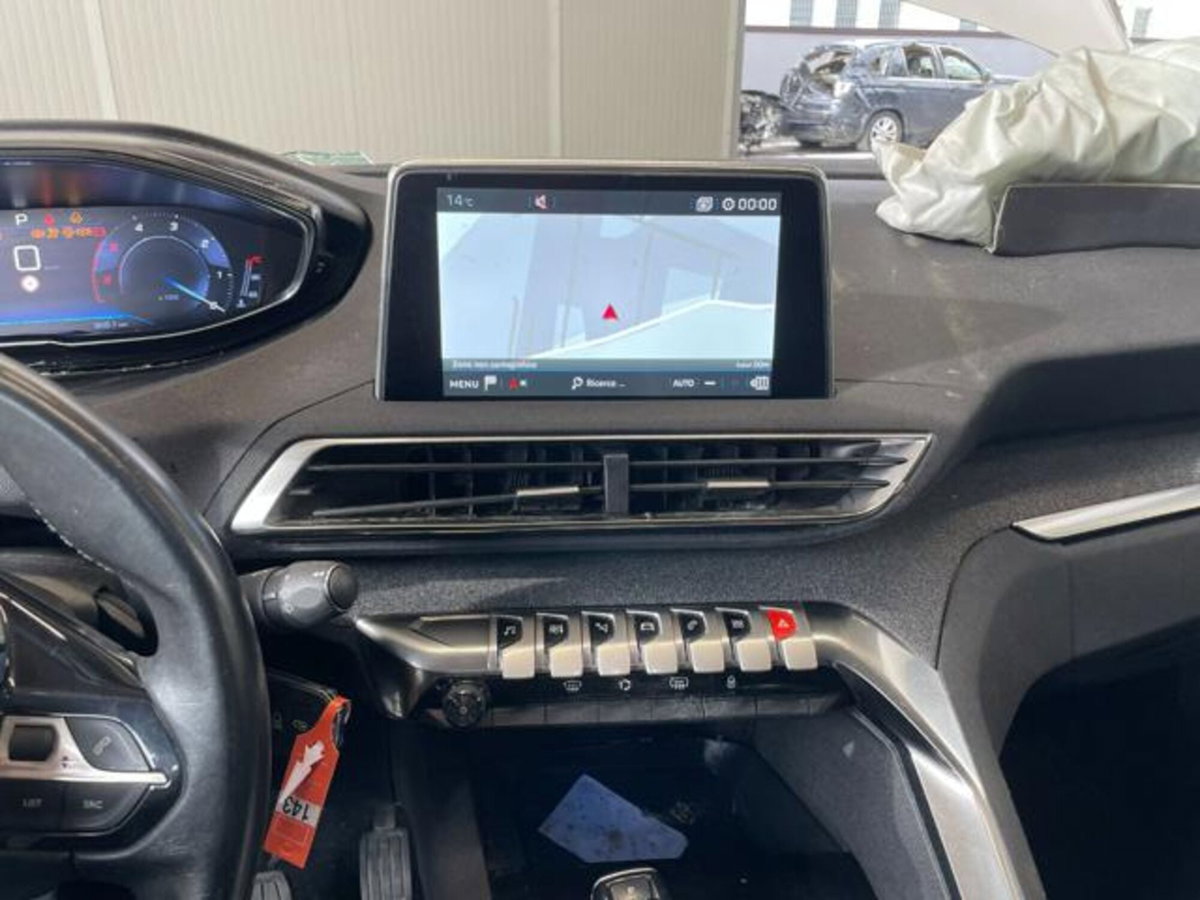 Peugeot 5008 BlueHDi 130 S&S EAT8 Allure (18)