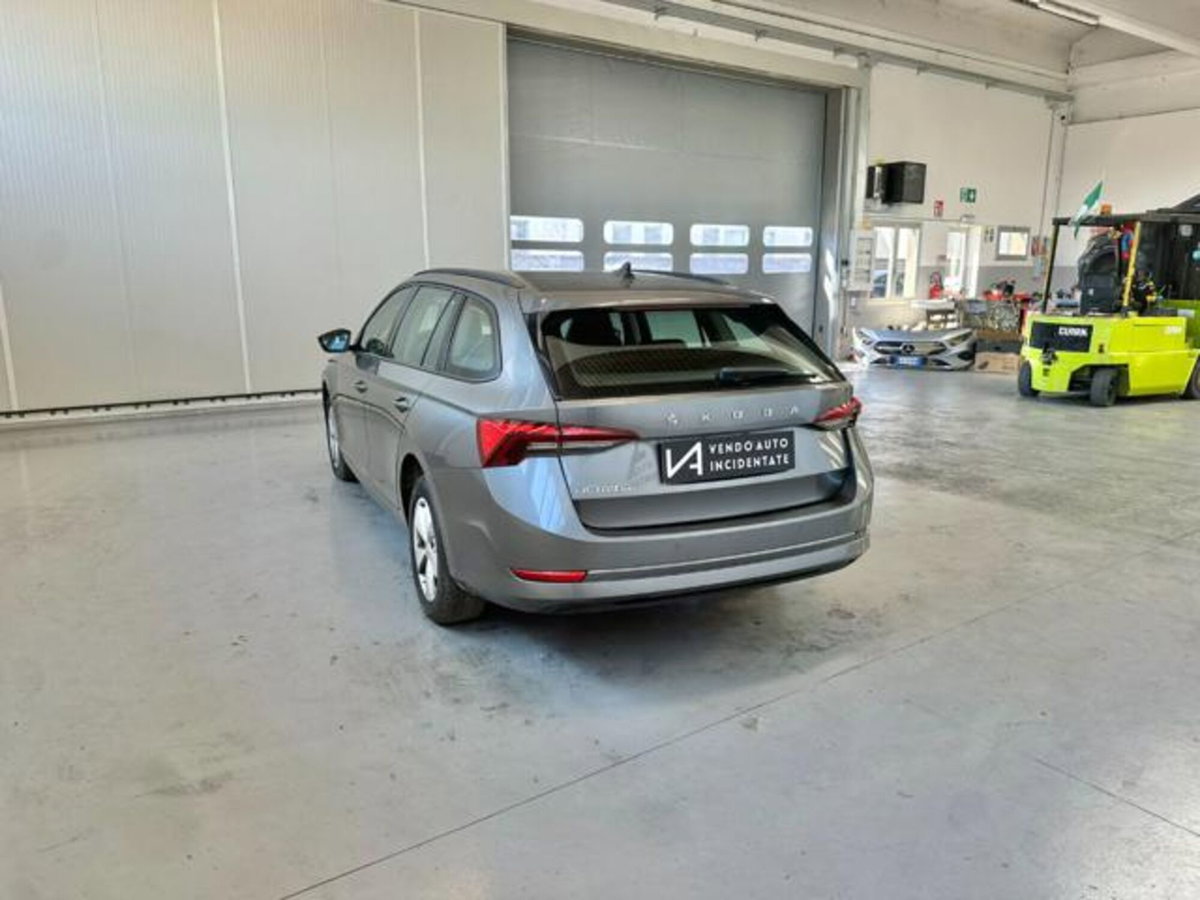 Skoda Octavia Station Wagon 2.0 TDI EVO SCR DSG Wagon Executive (5)