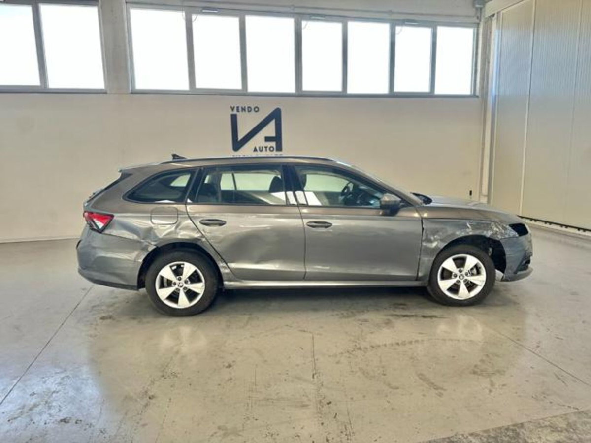 Skoda Octavia Station Wagon 2.0 TDI EVO SCR DSG Wagon Executive (8)