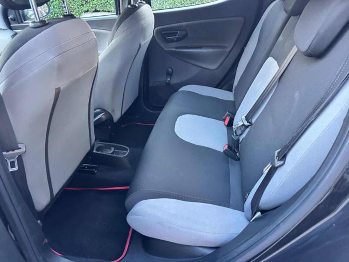 Lancia Ypsilon 1.2 69 CV 5 porte Platinum (10)