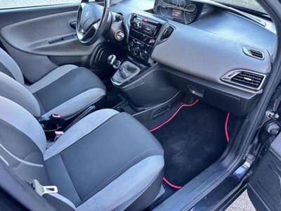 Lancia Ypsilon 1.2 69 CV 5 porte Platinum (14)