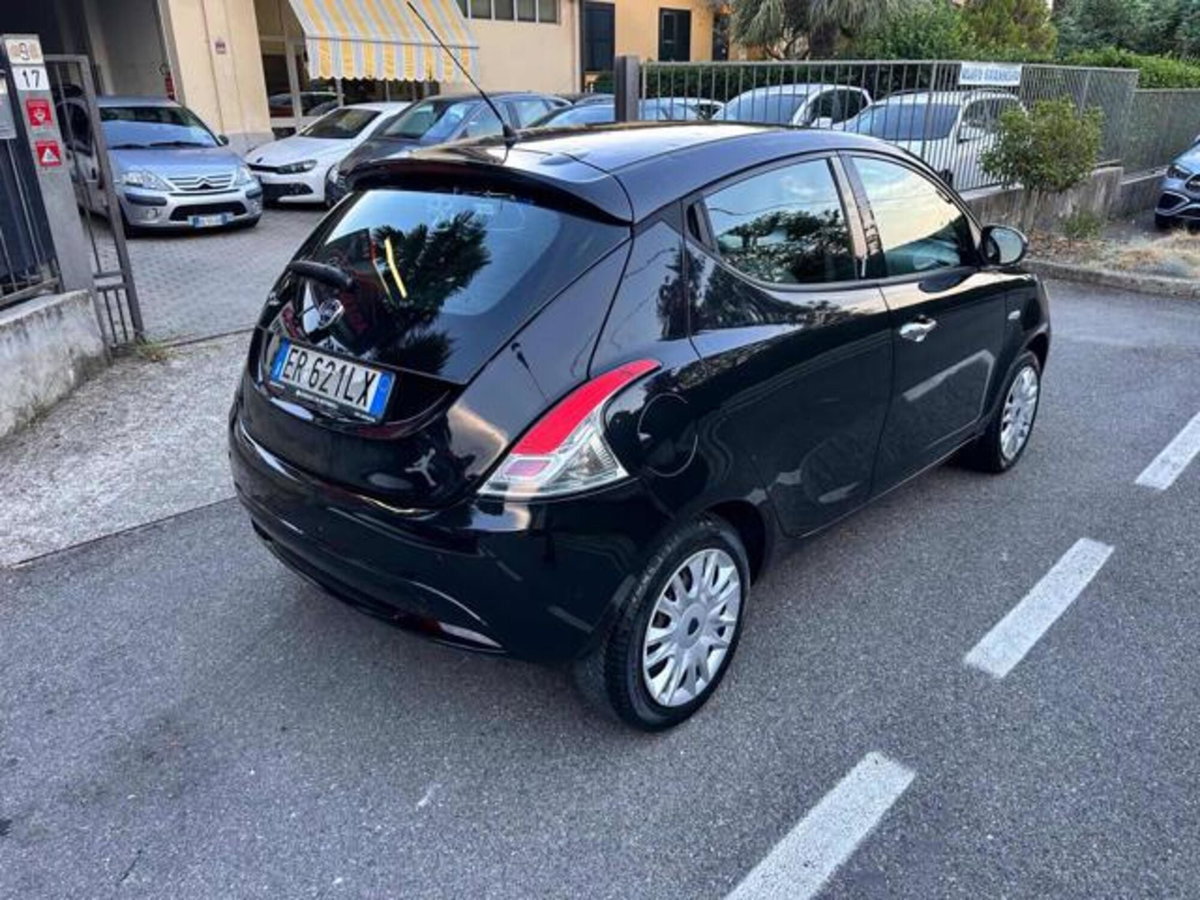 Lancia Ypsilon 1.2 69 CV 5 porte Platinum (5)