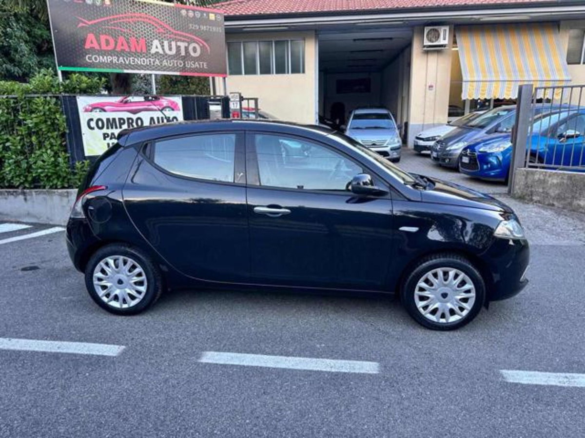 Lancia Ypsilon 1.2 69 CV 5 porte Platinum (6)