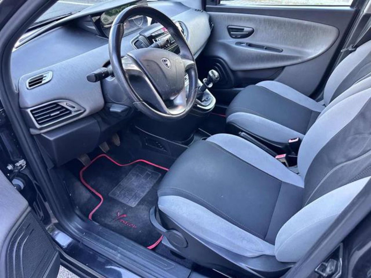Lancia Ypsilon 1.2 69 CV 5 porte Platinum (7)